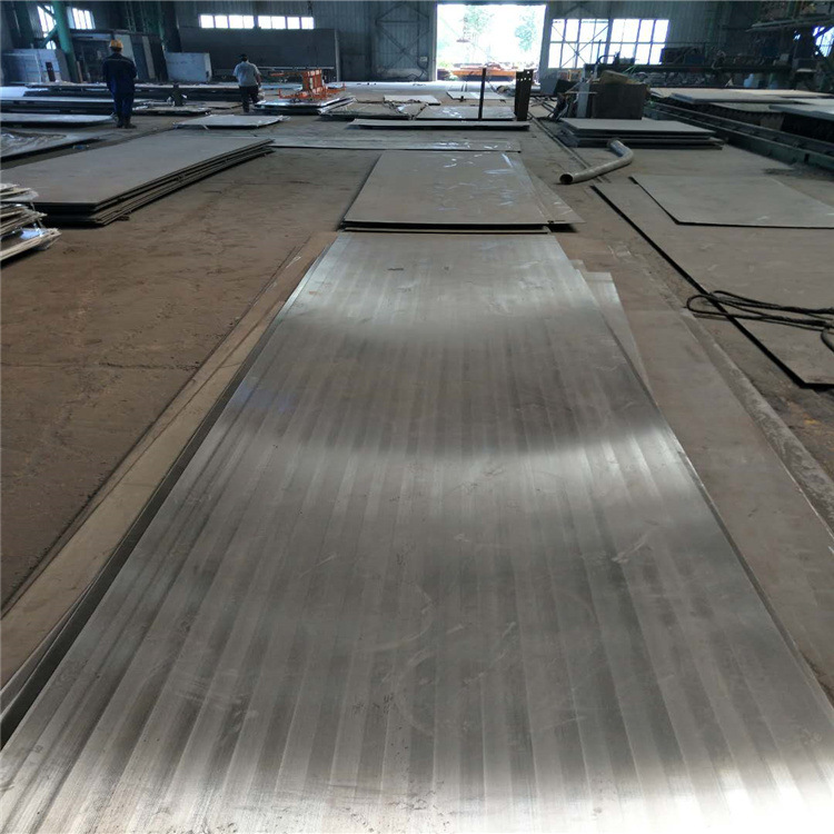 两侧覆盖无缝不锈钢板的结构;或以玻璃纤维为主体