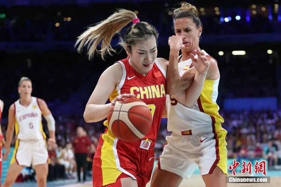 巴黎奥运会女篮遭遇两连败出线形势严峻，李梦