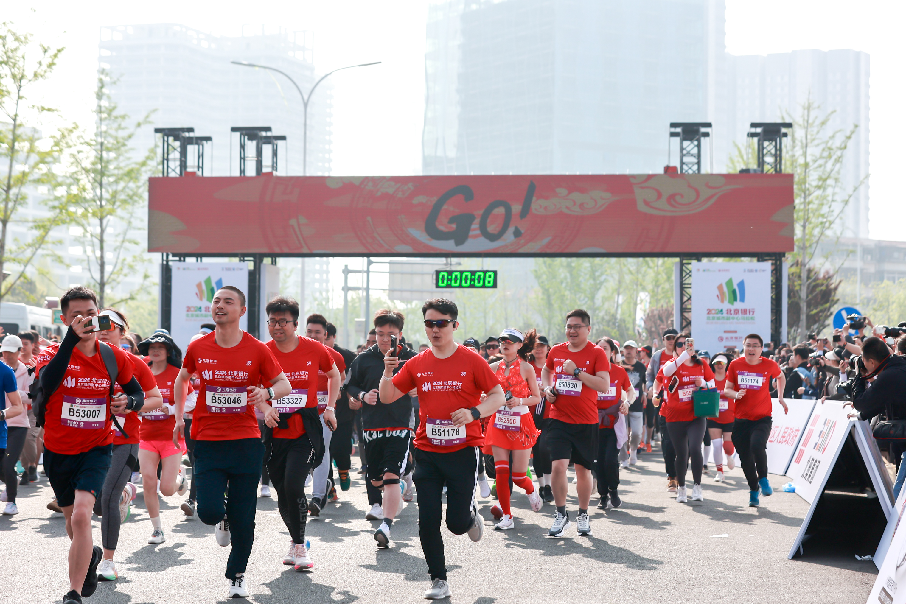 感叹大运河魅力：2024北京城市副中心马拉松穿越