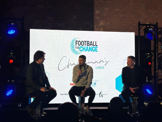 索博接下杰拉德板式网球挑战 借传奇球员身份融